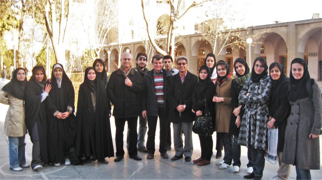 عکسی از زمان تدریس مهندس حمید حقیقت در دانشگاه هنر اصفهان